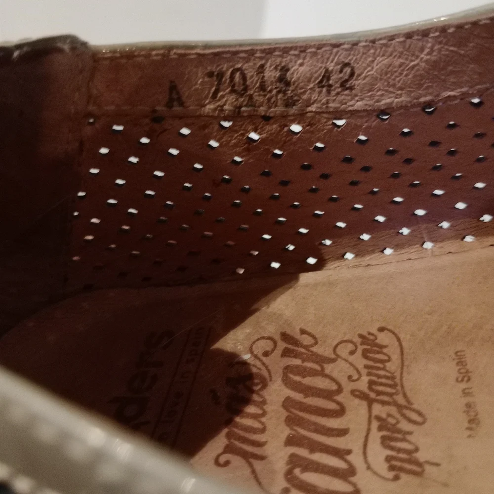 WONDERS ”MÁS AMOR POR FAVOR” PERFORATED LEATHER‎ FLATS Sz. 11 -11.5
